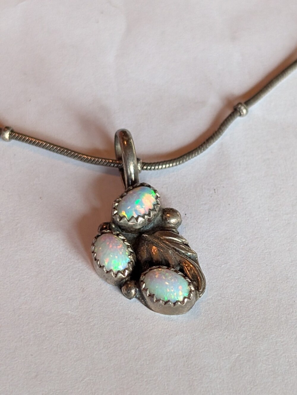 Vintage Southwest Silver Cluster Faux Opal Leaf Pendant Italian Chain Necklace